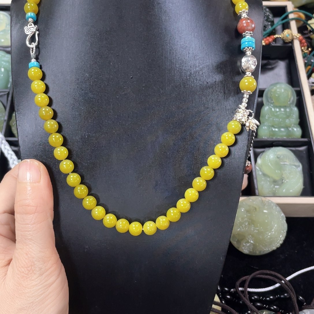 蛇纹石玉颈饰未镶嵌