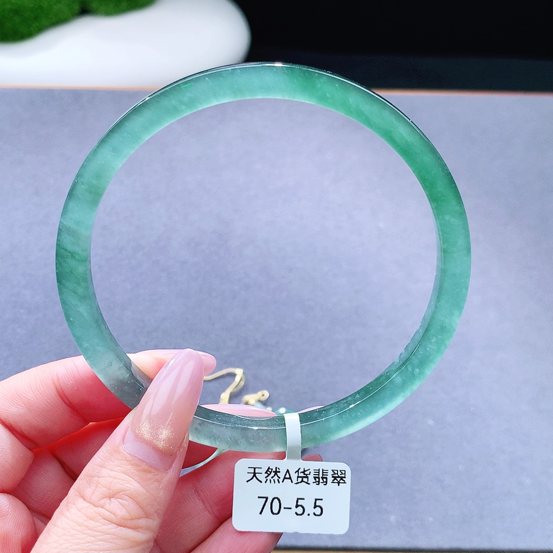 未镶嵌手镯（圆镯）翡翠