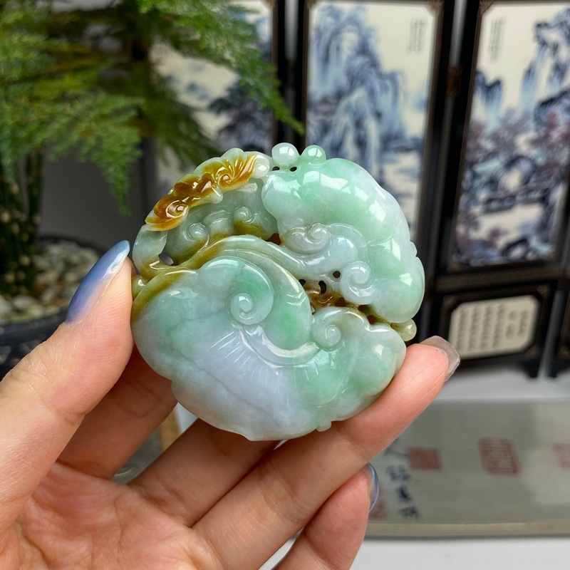 黄加绿镂空如意福在眼前挂件 天然翡翠A货