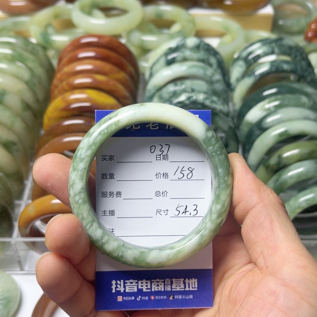 透闪石-蛇纹石玉手镯未镶嵌