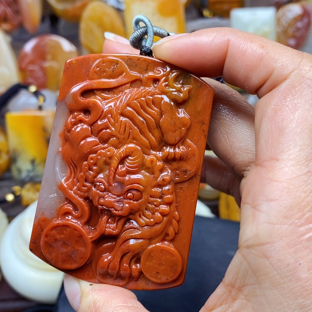 石英质玉（黄龙玉）颈饰未镶嵌