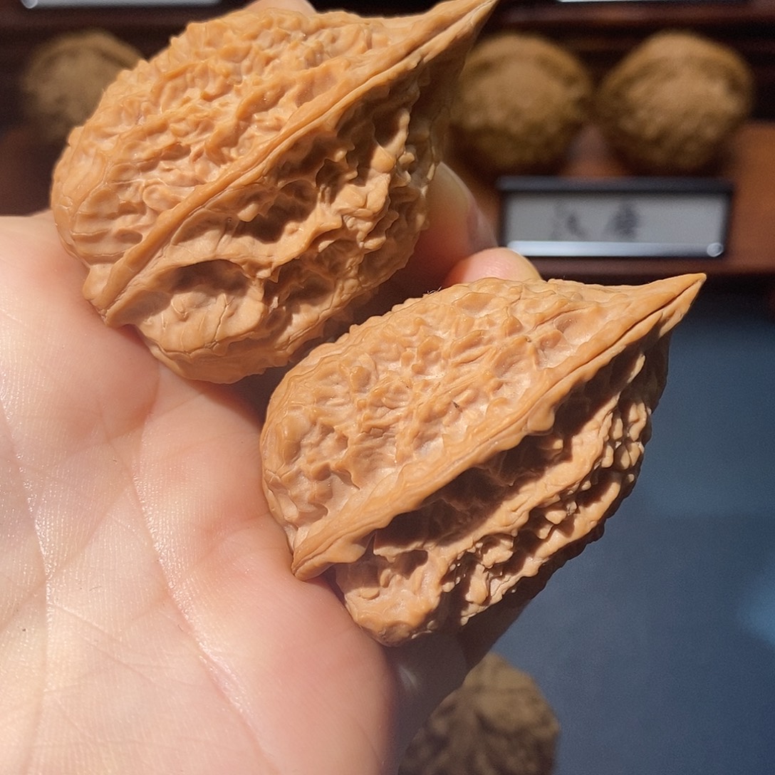 文玩核桃吊坠宝瓶鸡心全品36