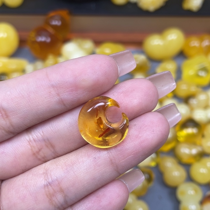 琥珀未镶嵌珠宝奇石