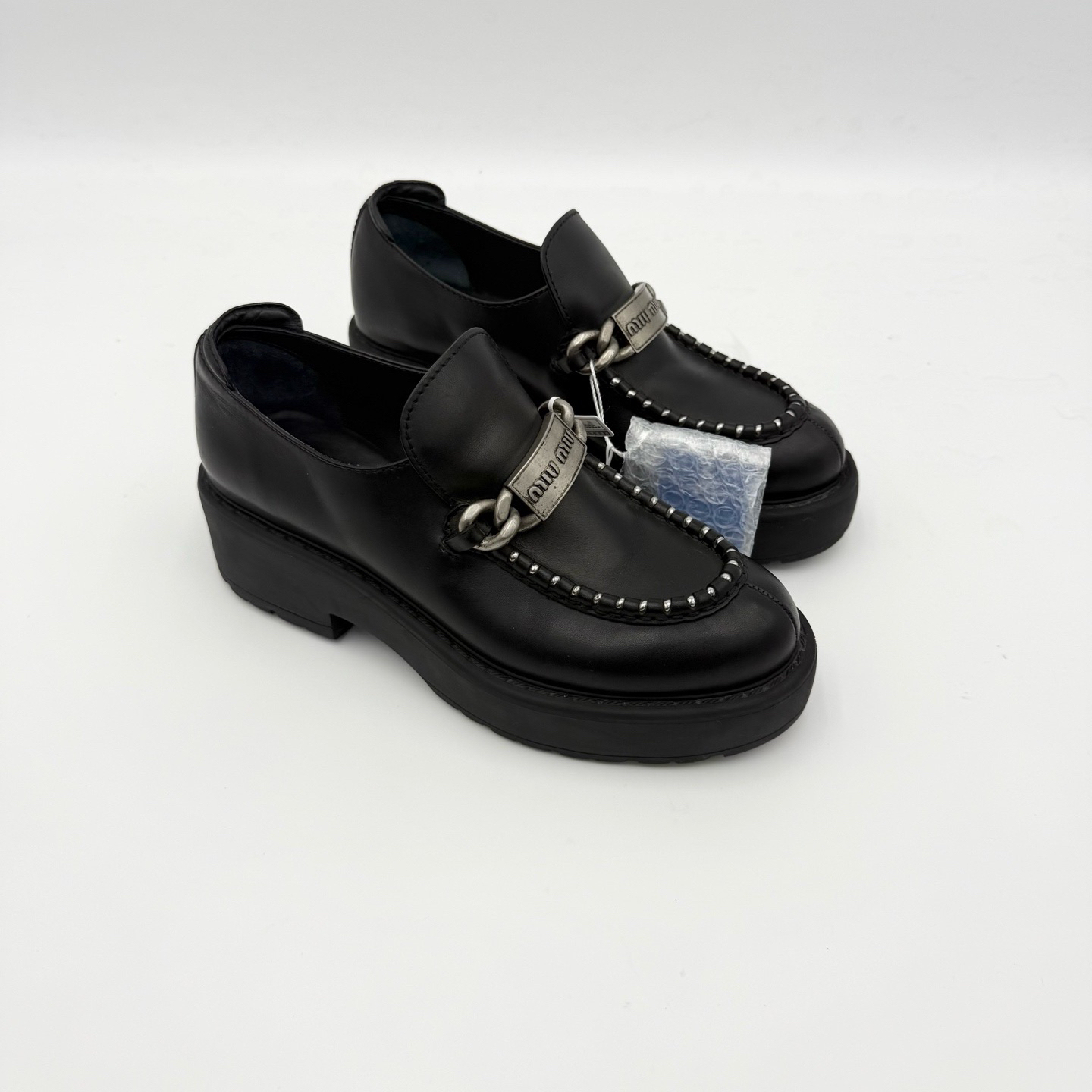 99新 MIU MIU/缪缪 miumiu/38码/黑色做旧铭牌乐福鞋/pp0590