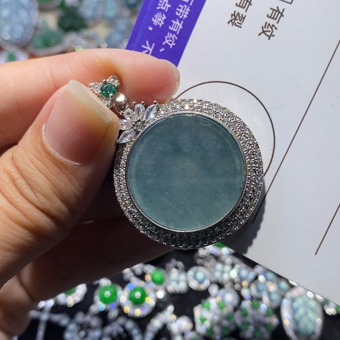 翡翠未镶嵌颈饰翡翠