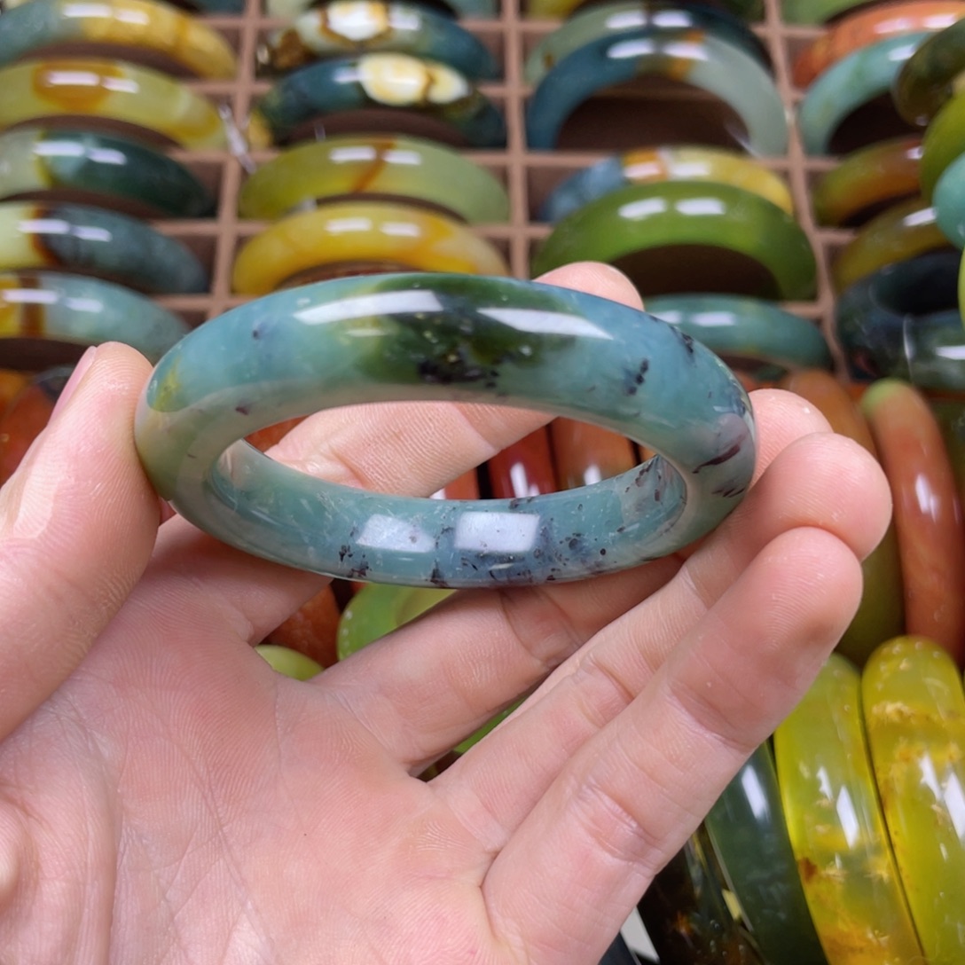 樱***子蛇纹石玉未镶嵌手镯