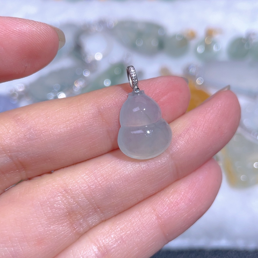 颈饰18K金镶嵌翡翠翡翠