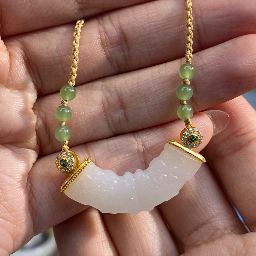 和田玉未镶嵌颈饰