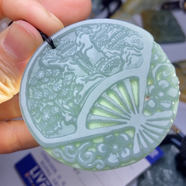 翡翠颈饰未镶嵌翡翠