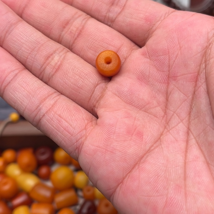 王***克琥珀未镶嵌裸石蜜蜡墩子