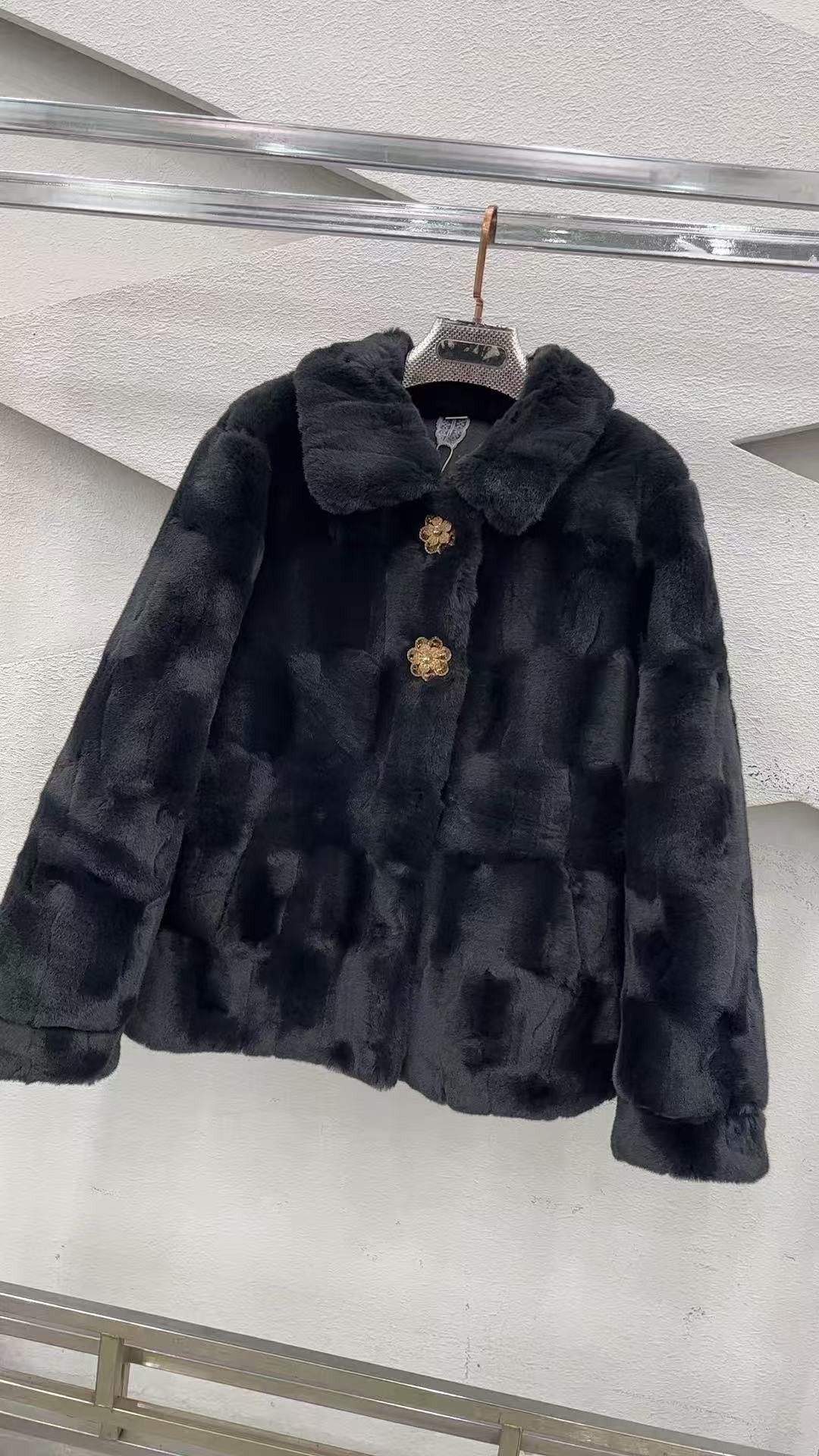 8106恒顺翻领毛毛外套-Lz