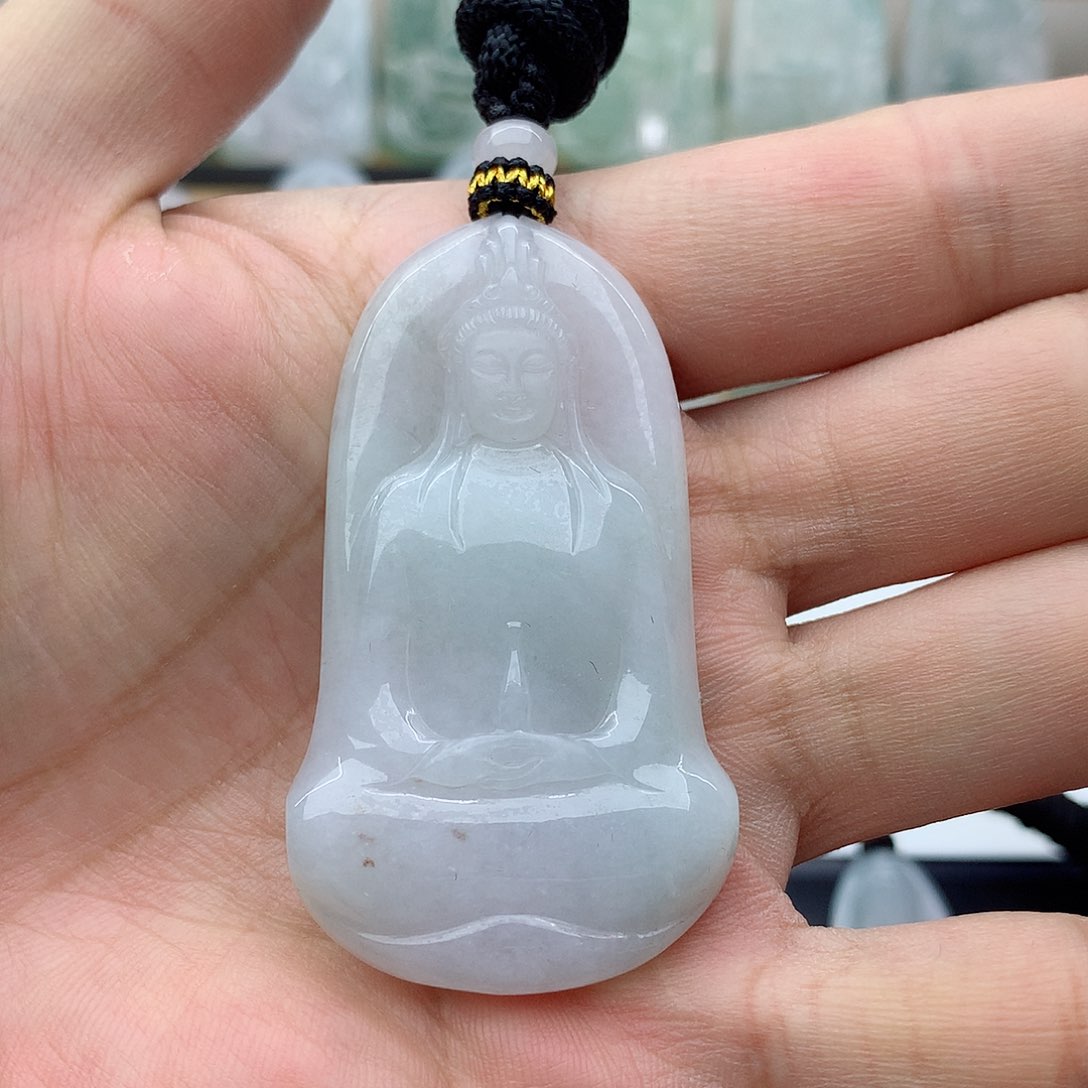 翡翠颈饰未镶嵌素衣观音