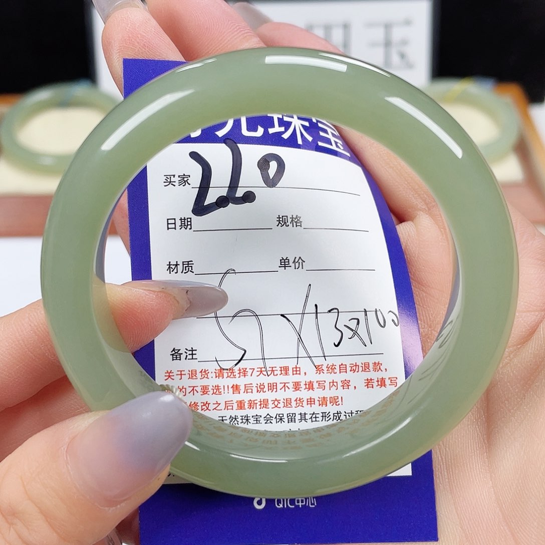 和田玉手镯未镶嵌