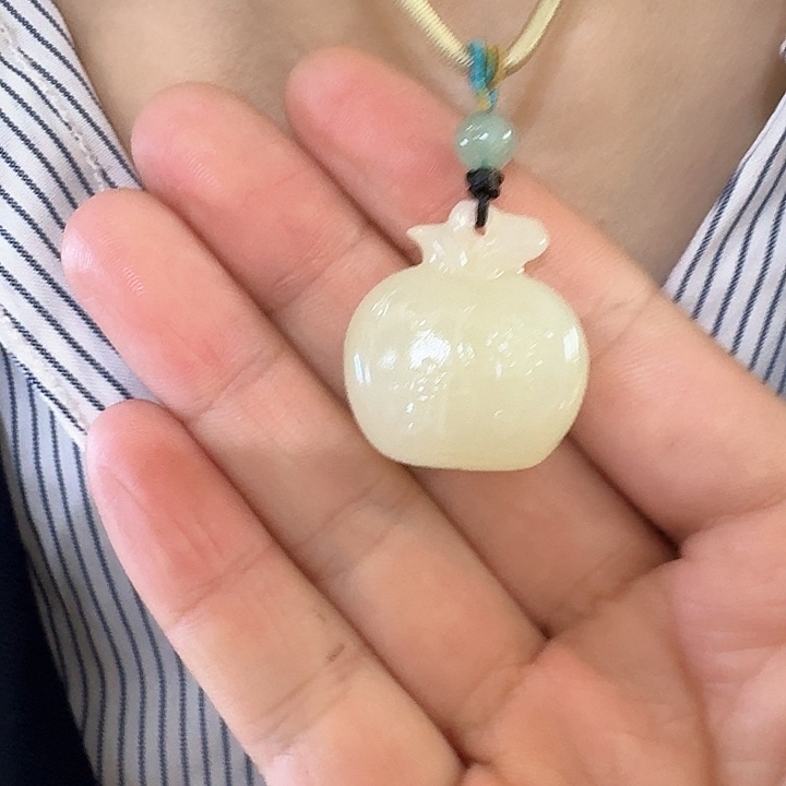 石英质玉颈饰合金