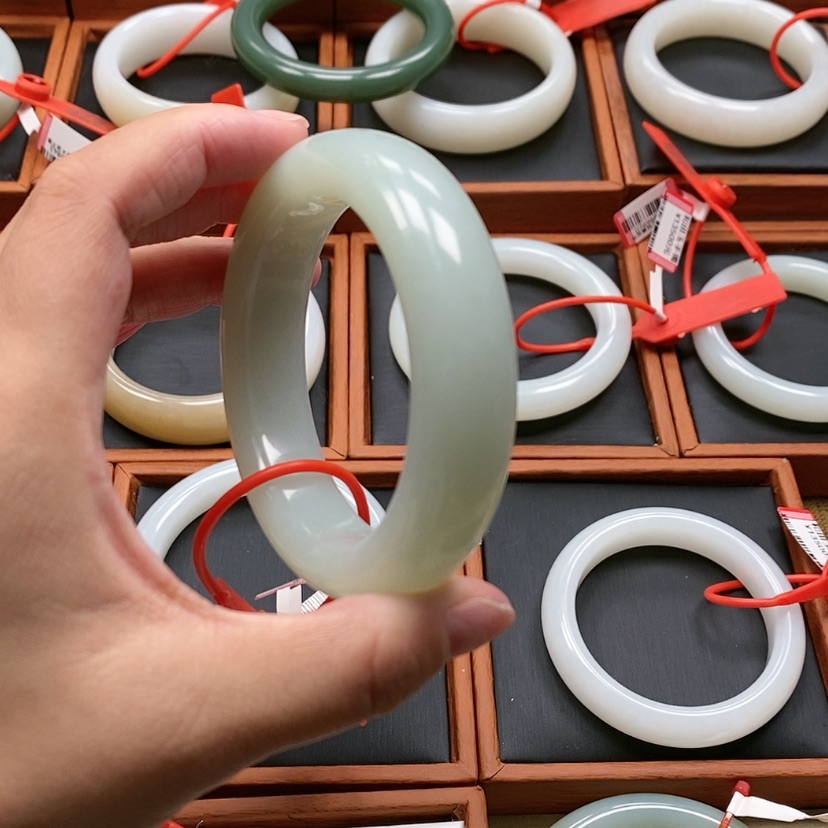 【闪购商品】未镶嵌手镯和田玉