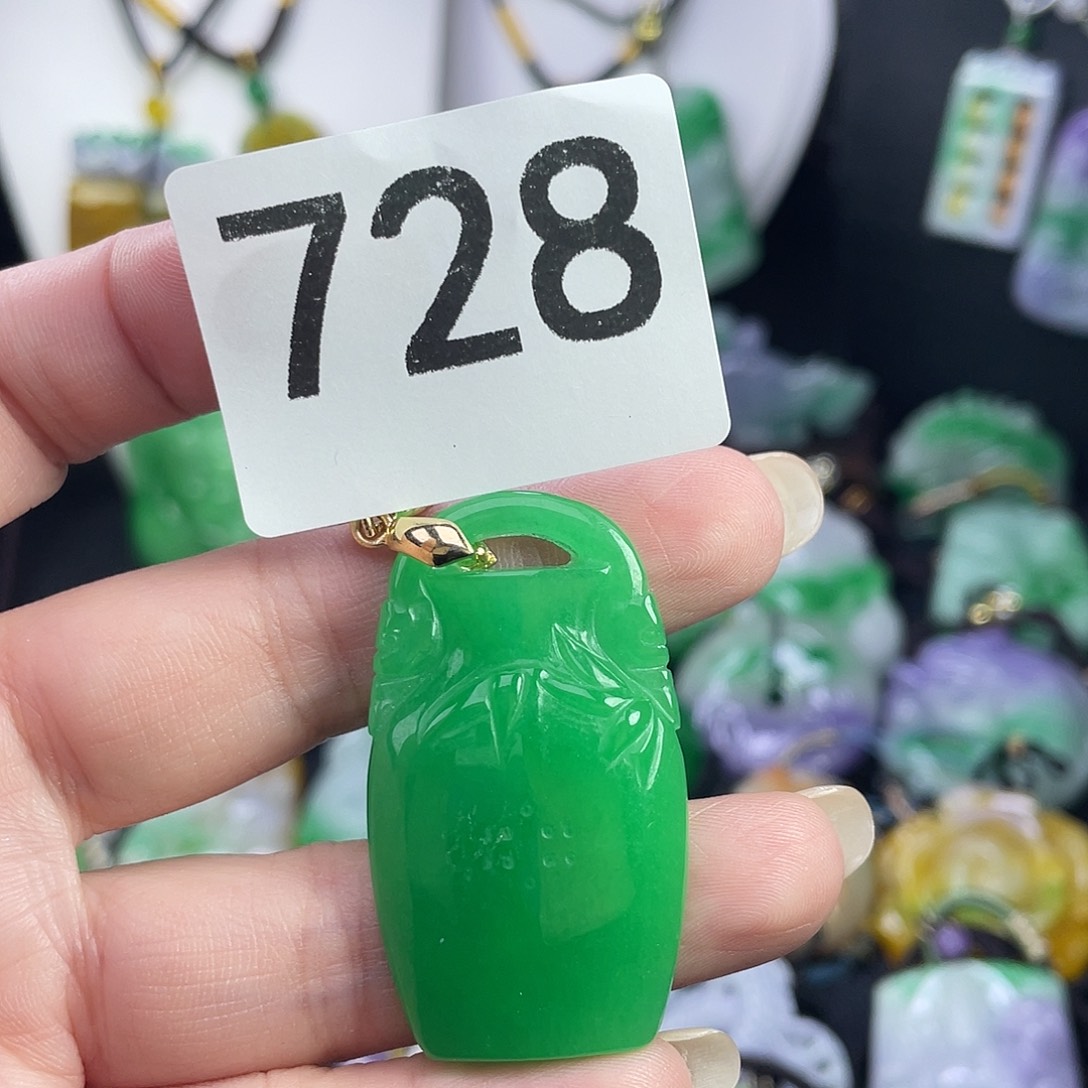 翡翠未镶嵌吊坠(赠链)