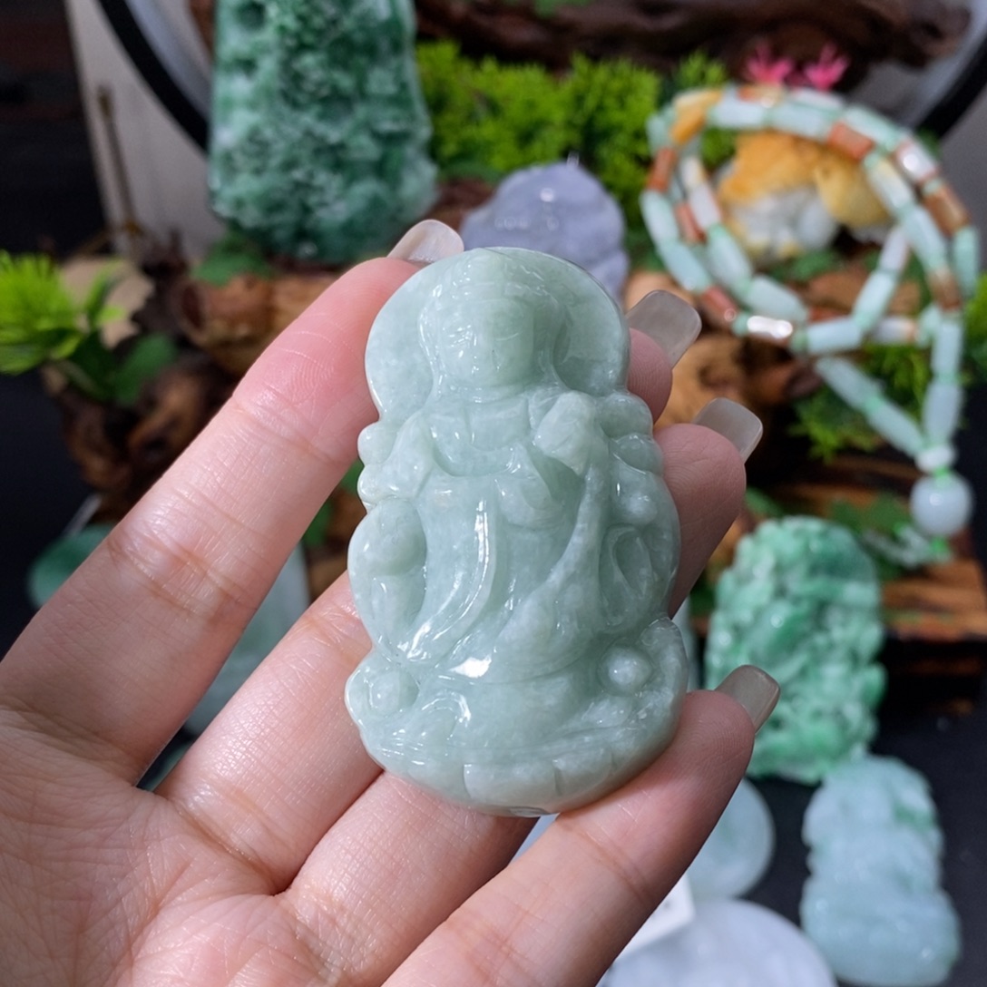 翡翠未镶嵌颈饰观音