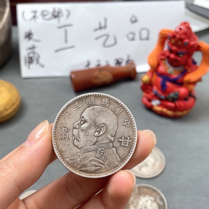 叶***现代一枚工艺摆件