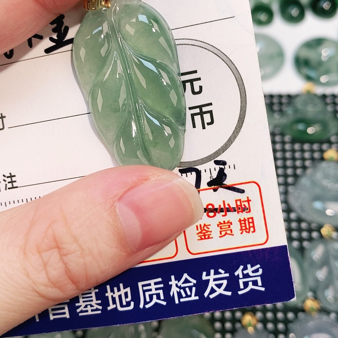 翡翠颈饰18K金镶嵌吊坠