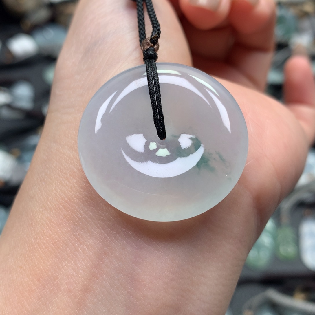 翡翠颈饰未镶嵌扣子