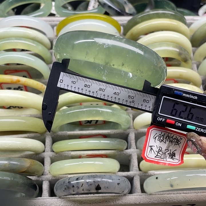 蛇纹石玉未镶嵌手镯215