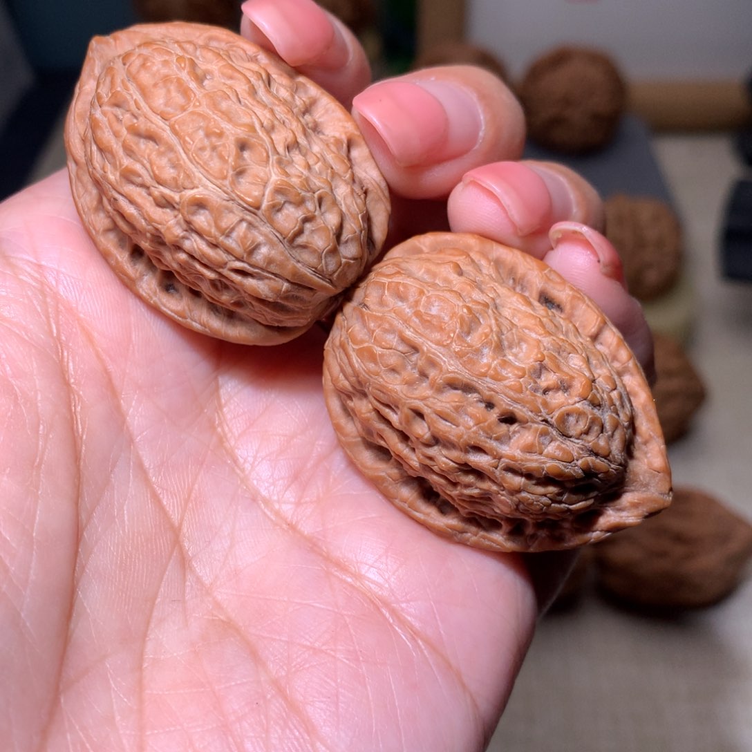 文玩核桃吊坠凤纹柳叶鸡心