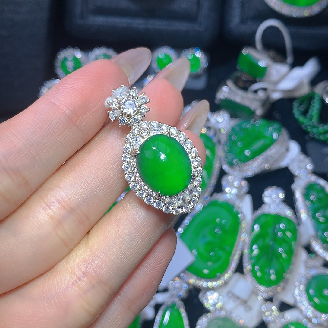 翡翠颈饰银S925镶嵌翡翠