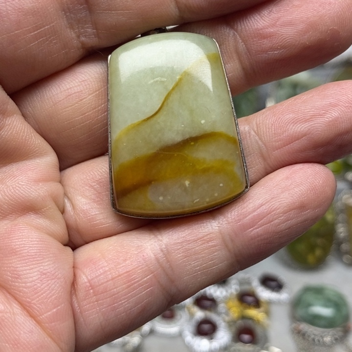 蛇纹石玉吊坠银S925镶嵌