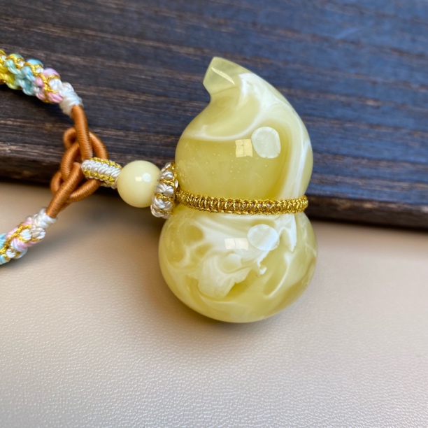 18.15克45.7×28.4金瓷白溶洞妖花蜜蜡葫芦水滴无事牌平安扣毛衣链