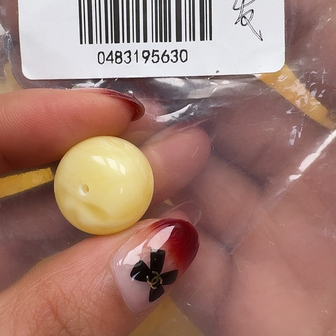 琥珀未镶嵌裸石悠悠