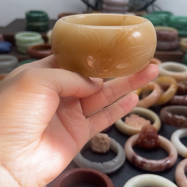 石英质玉未镶嵌手镯