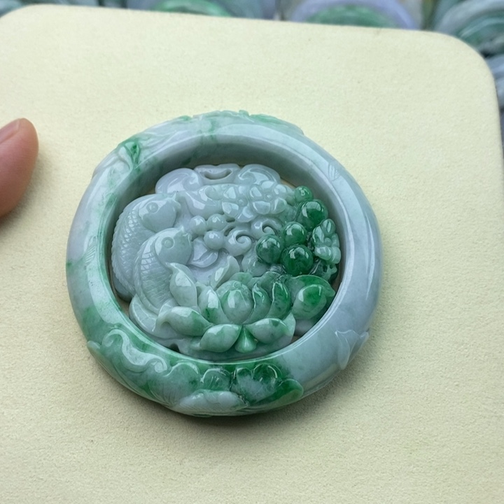 翡翠未镶嵌手镯54荷叶鱼231