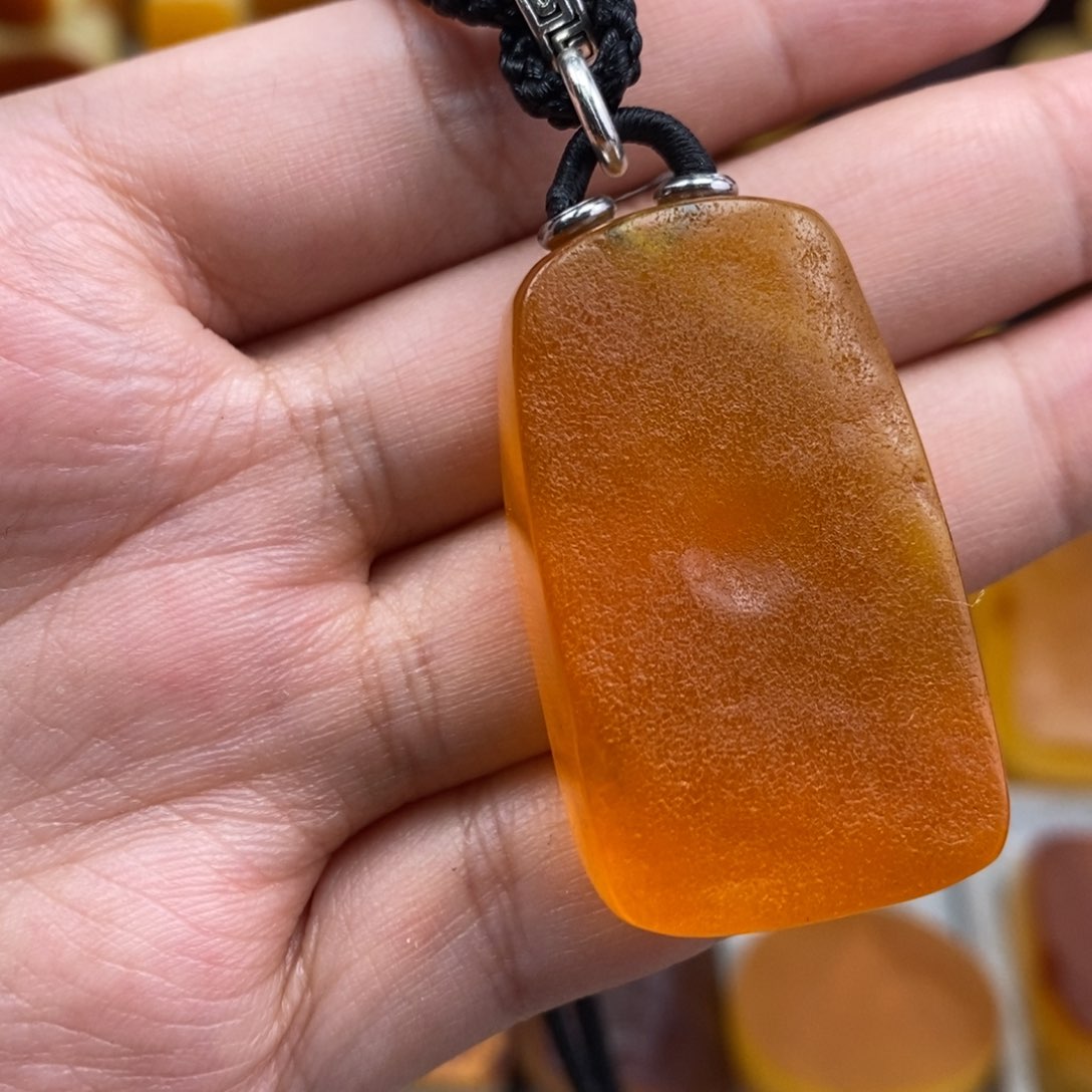 琥珀吊坠(赠链)未镶嵌