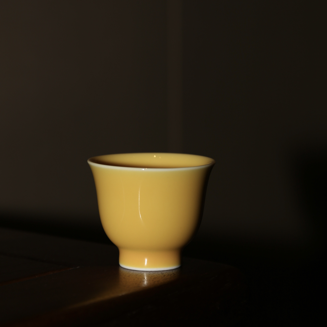 晓芳窑娇黄釉里外一色玉露杯