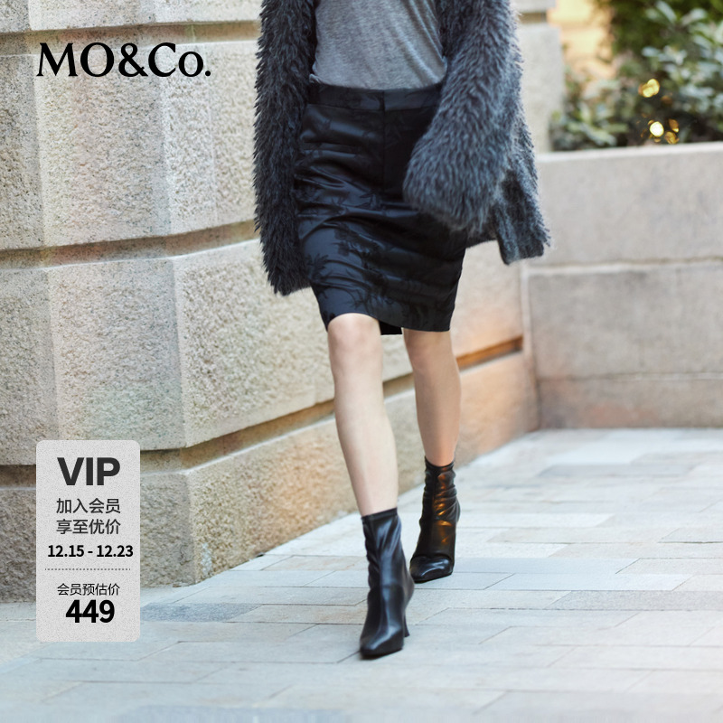 MOCO短裙冬新中式腊梅刺绣丝光肌理高腰半身裙MBD4SKT018