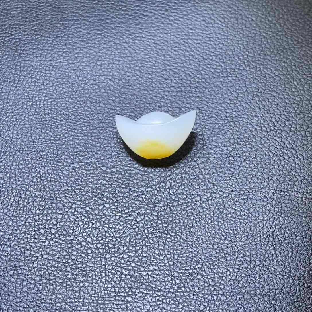 和田玉颈饰未镶嵌沟*