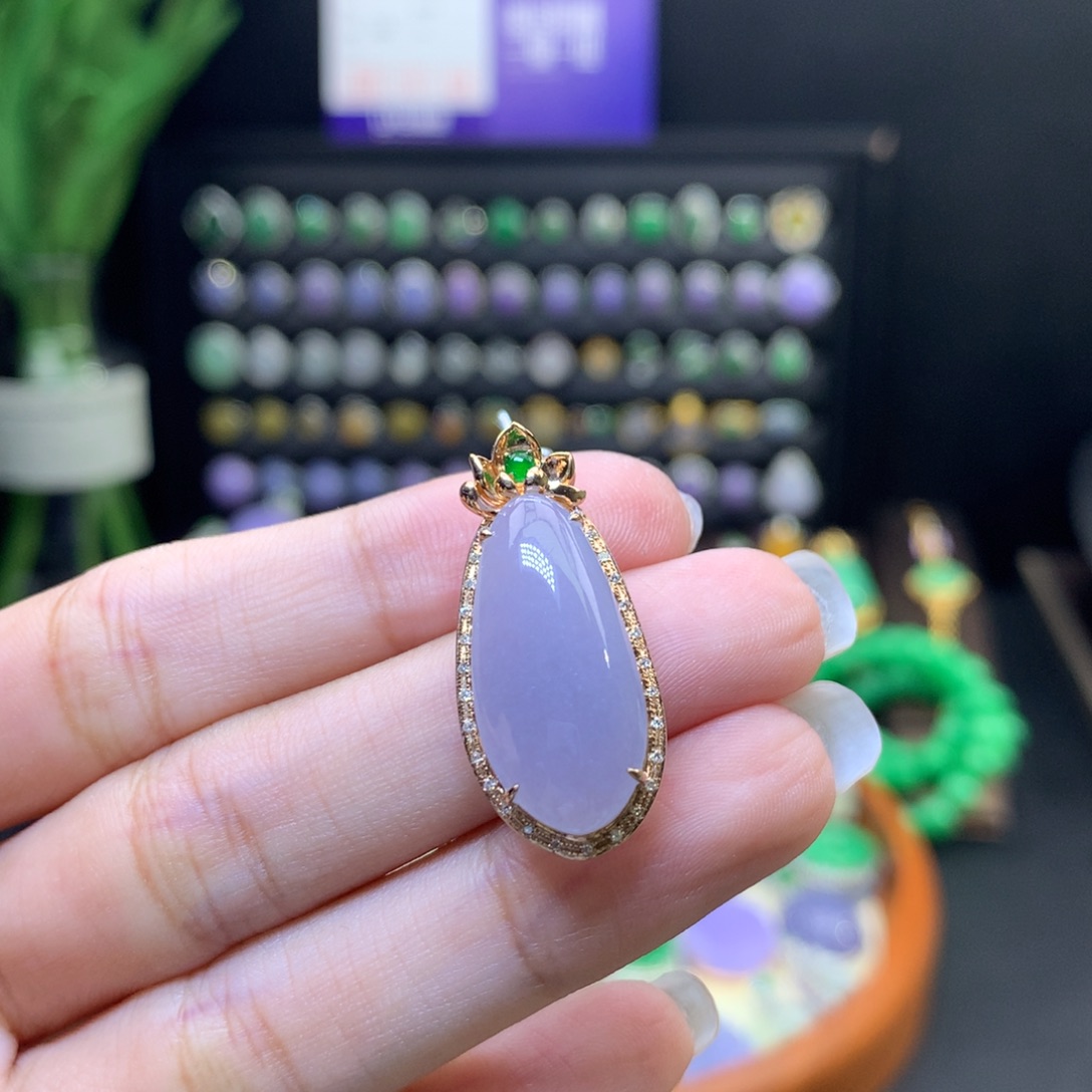 翡翠18K金镶嵌颈饰