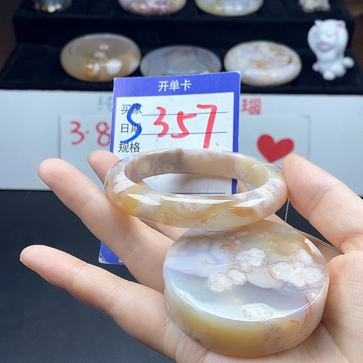 石英质玉手镯未镶嵌