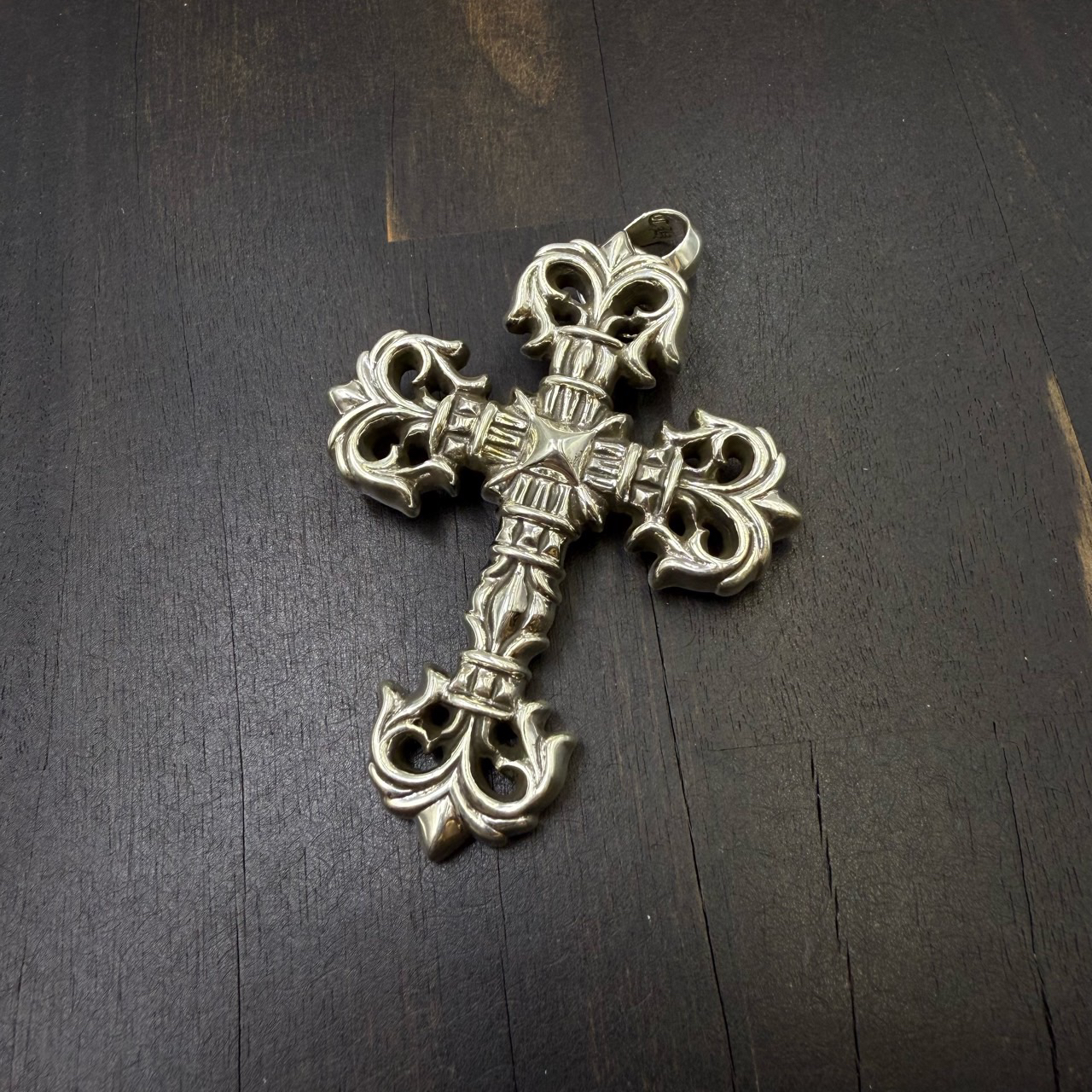 Chrome Hearts 克罗心 大号水滴环火焰十字架吊坠