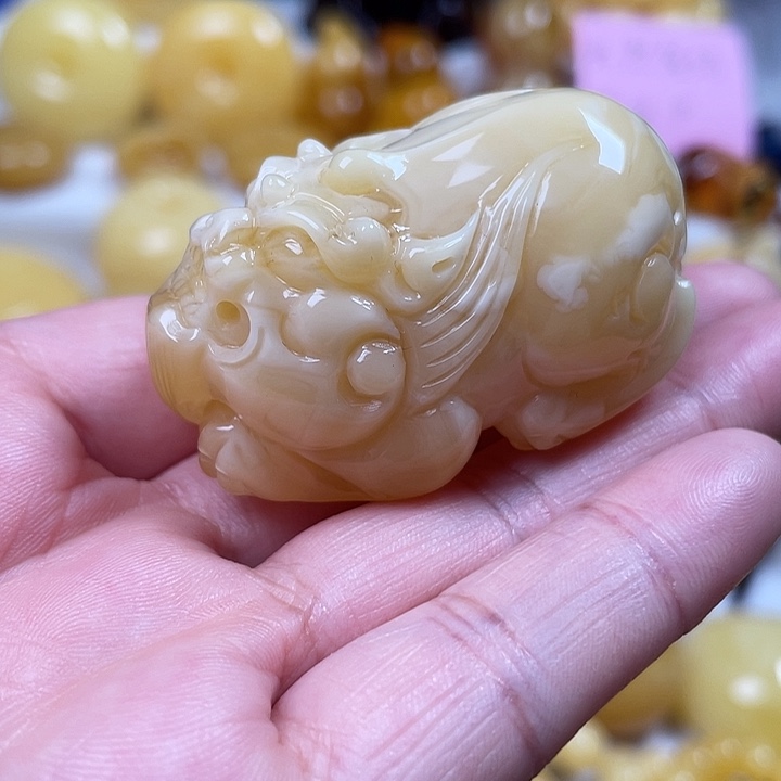 蜜蜡裸石未镶嵌貔貅