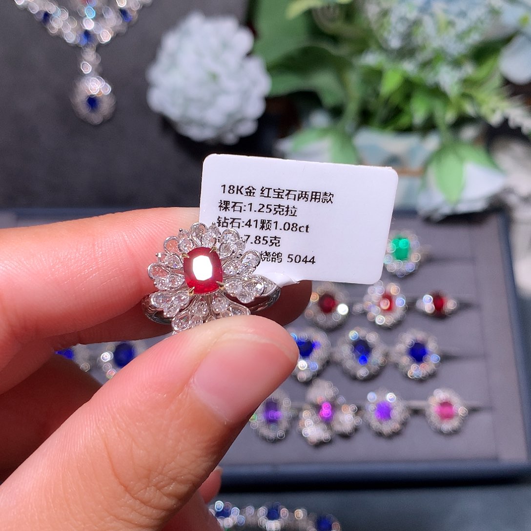 戒指18K金镶嵌红宝石