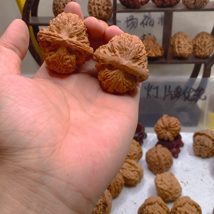 用***8吊坠文玩核桃南疆石