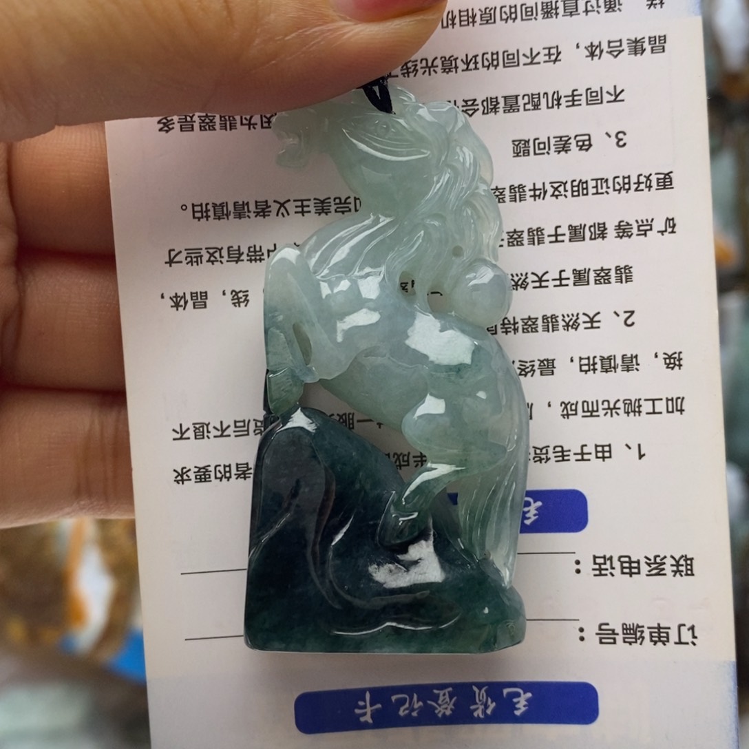 翡翠未镶嵌颈饰好