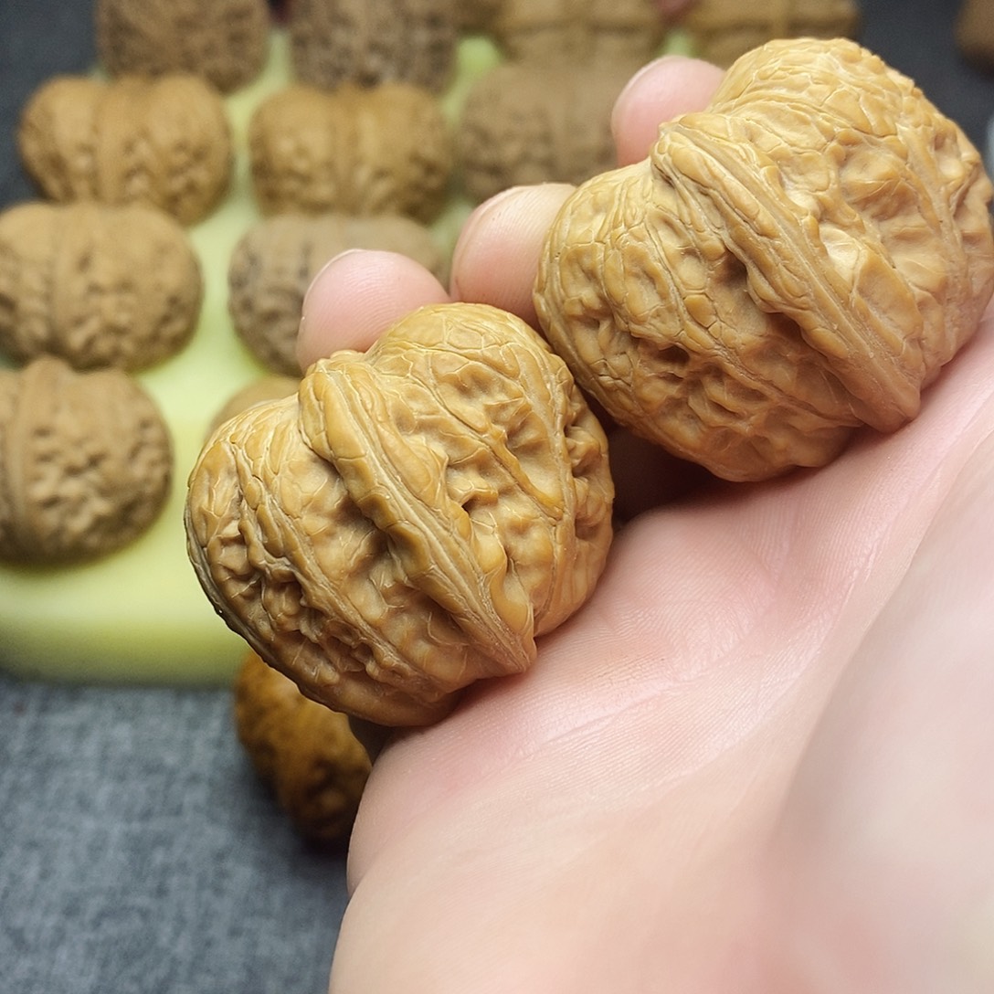 39尺元宝文玩核桃