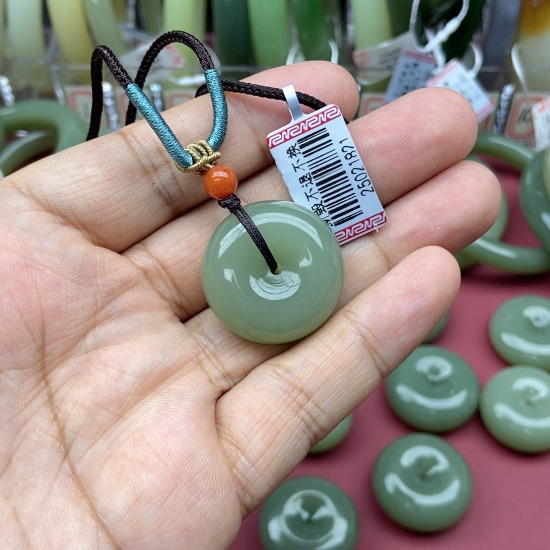 和田玉吊坠(不含链)未镶嵌土*