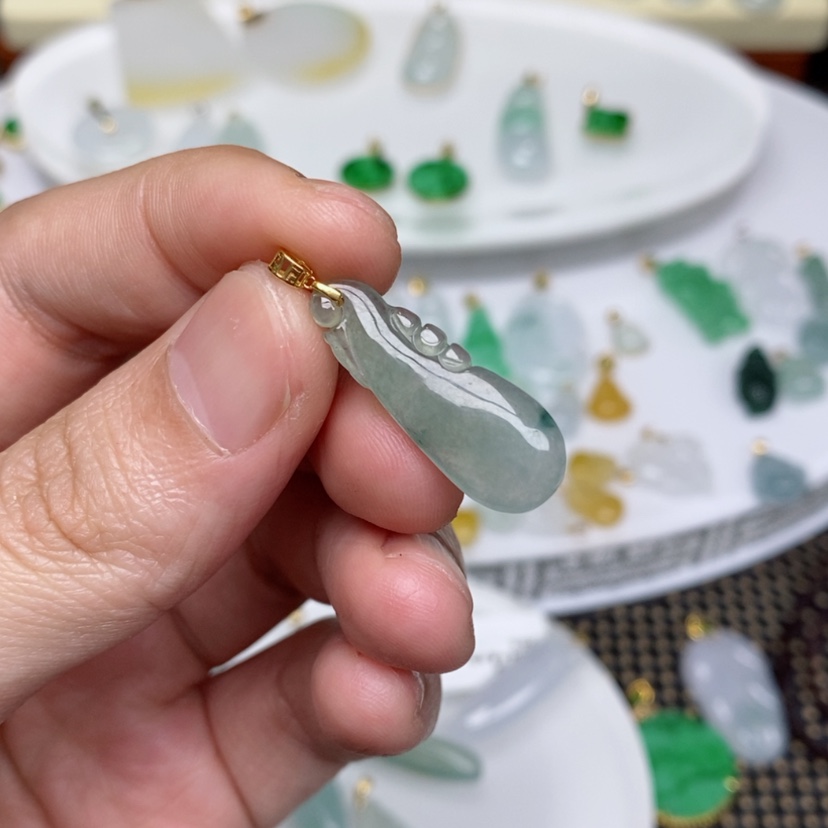 【闪购商品】翡翠吊坠(不含链)18K金镶嵌瓜