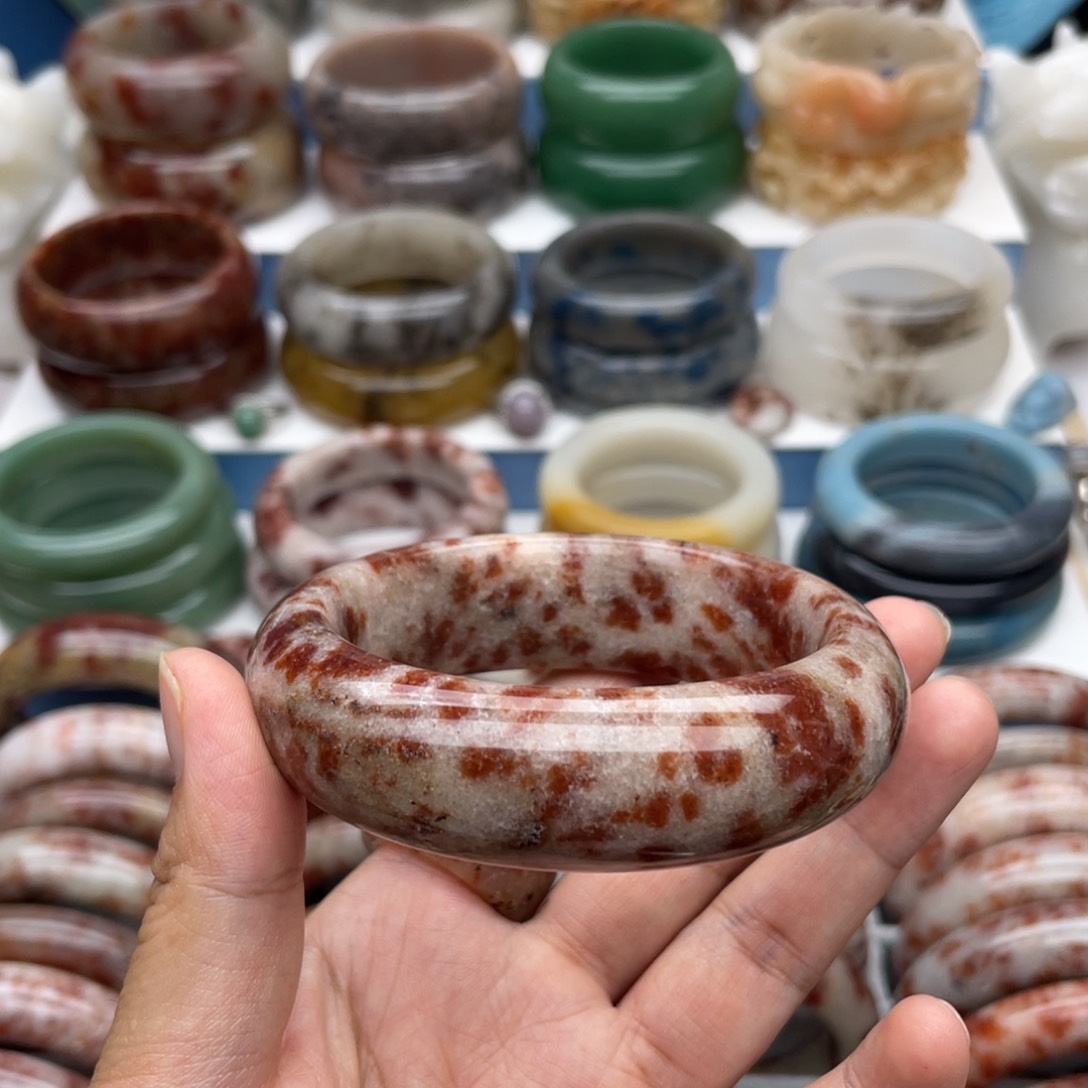 漂***石英岩玉手镯未镶嵌