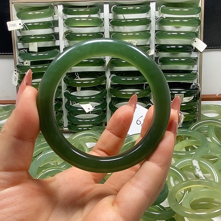 吴***林蛇纹石玉未镶嵌手镯