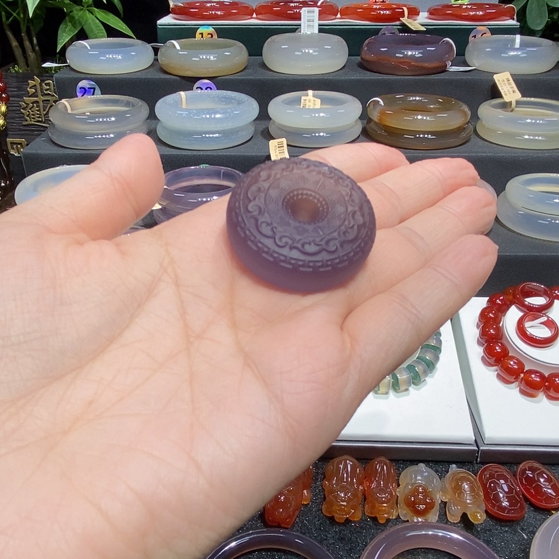 玛瑙/玉髓颈饰未镶嵌鑫***?