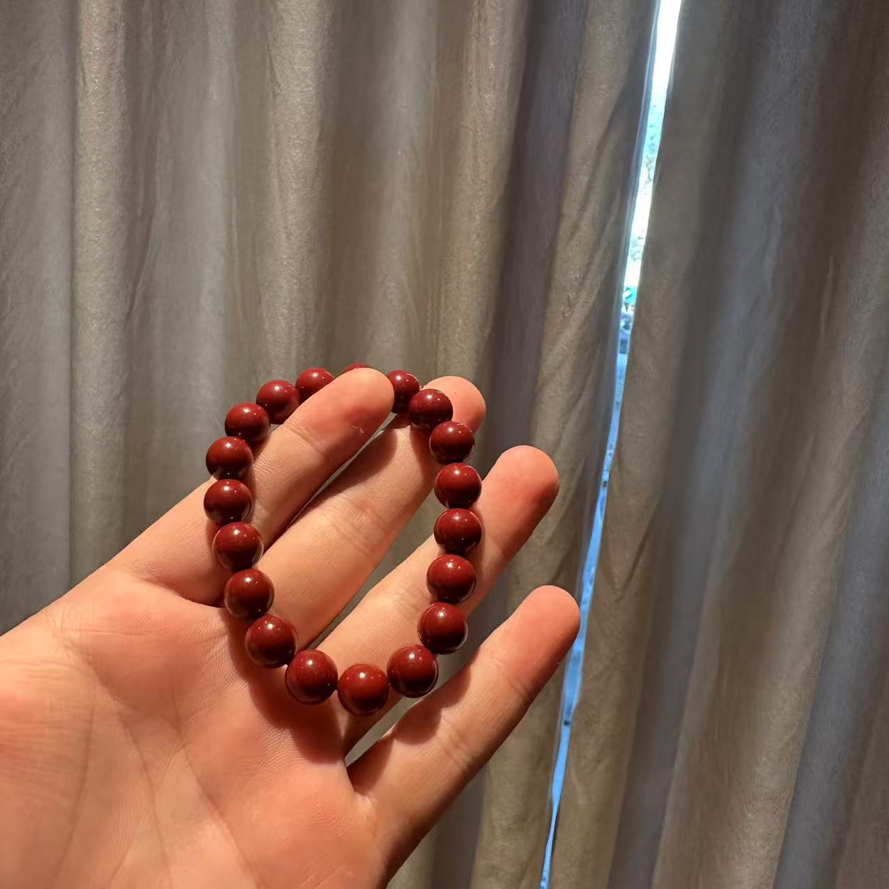 走进万家专属 E81 手串